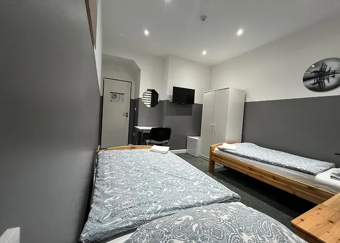 Zuri-hostel 24 *